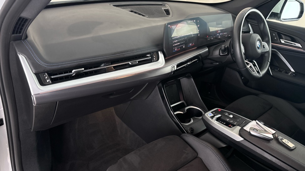 BMW iX1 Image 10