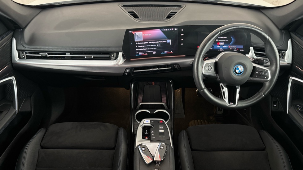 BMW iX1 Image 11