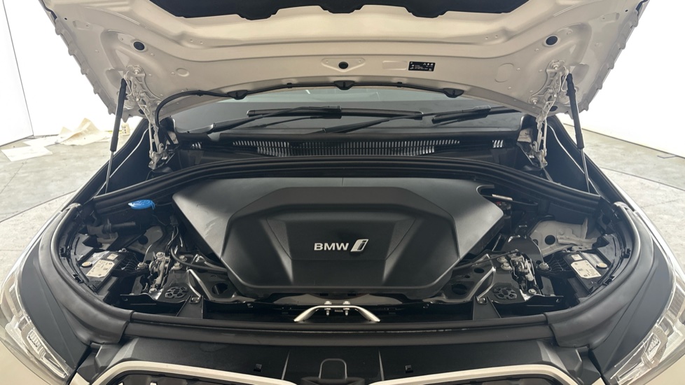 BMW iX1 Image 16