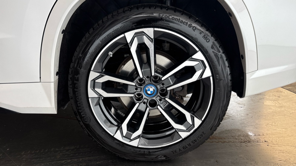 BMW iX1 Image 18