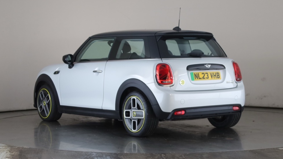 MINI HATCHBACK Image 3
