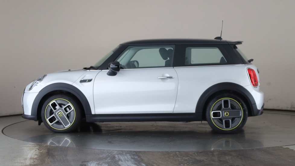 MINI HATCHBACK Image 2