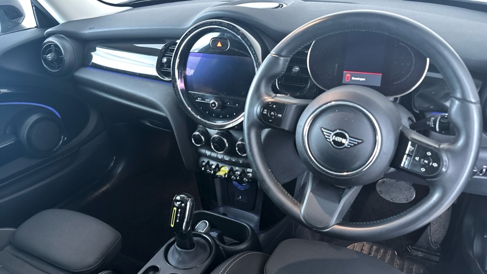 MINI HATCHBACK Image 9