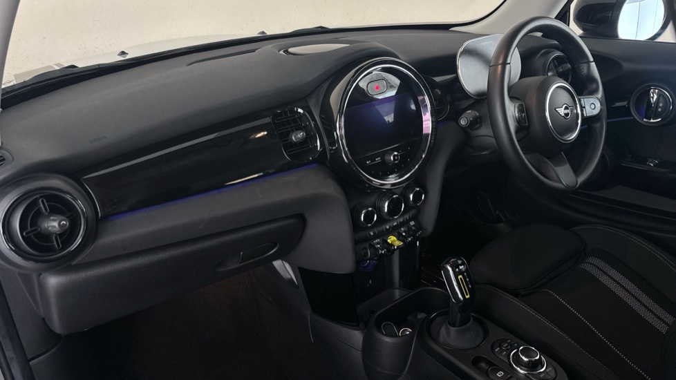 MINI HATCHBACK Image 10