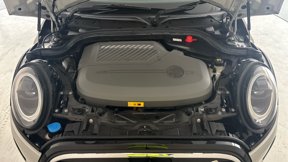 MINI HATCHBACK Image 16