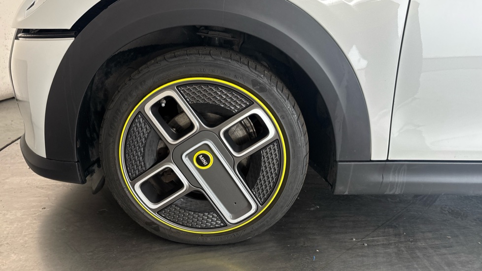 MINI HATCHBACK Image 17