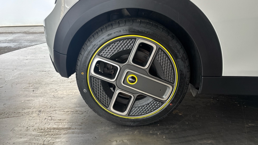 MINI HATCHBACK Image 19