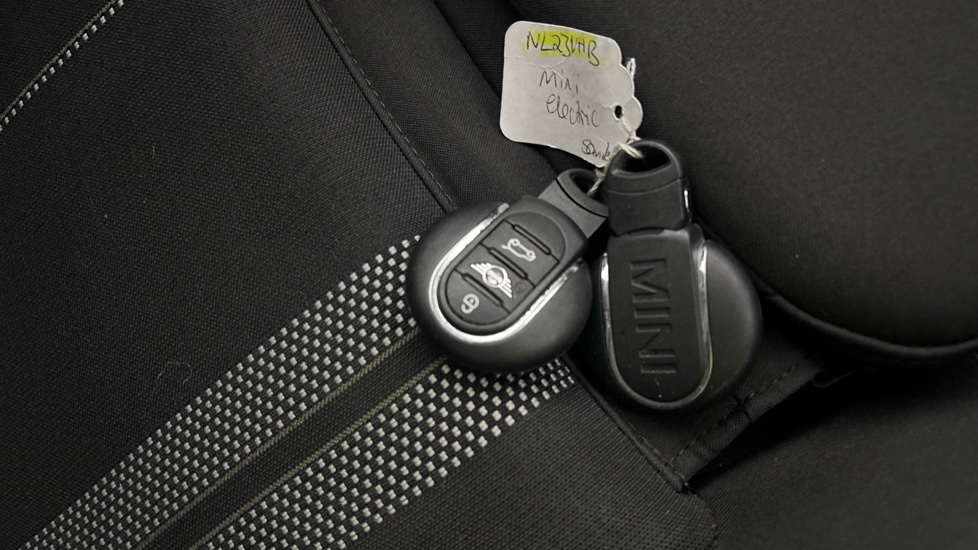 MINI HATCHBACK two keys
