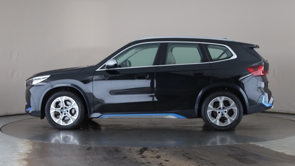 BMW iX1 Image 2