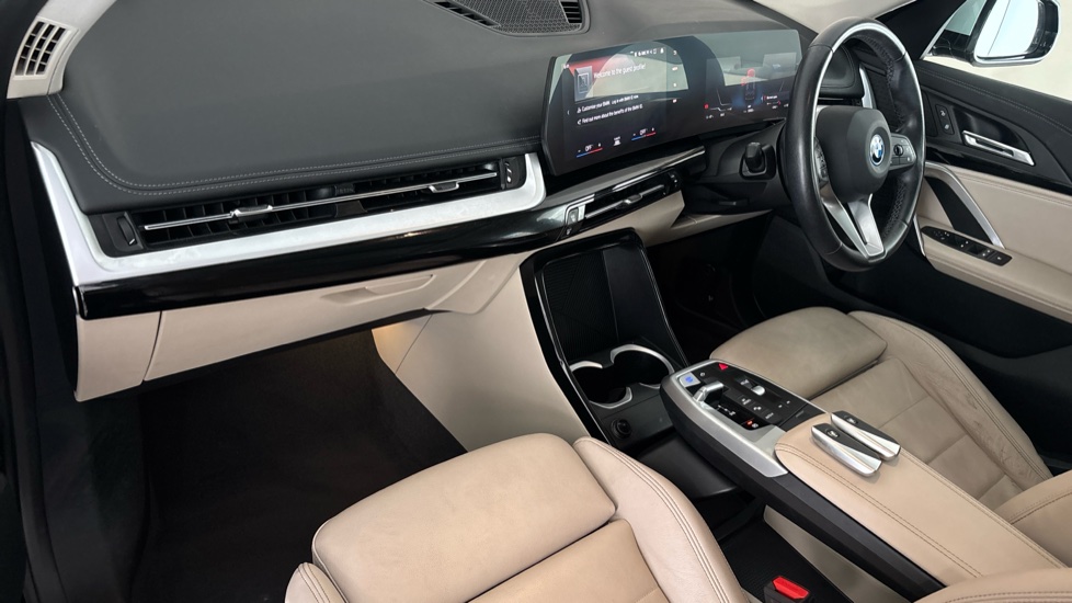 BMW iX1 Image 10