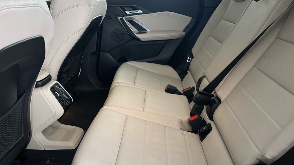 BMW iX1 Image 14