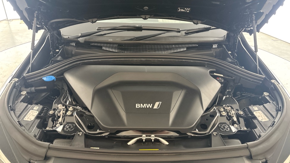 BMW iX1 Image 16