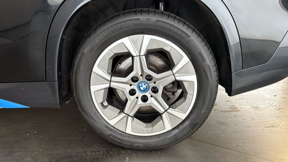 BMW iX1 Image 18