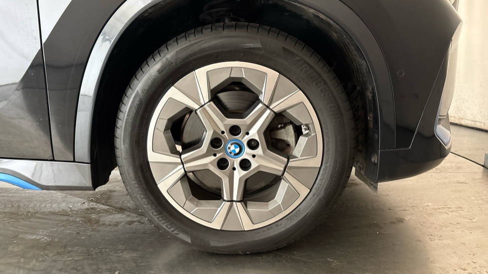 BMW iX1 Image 20