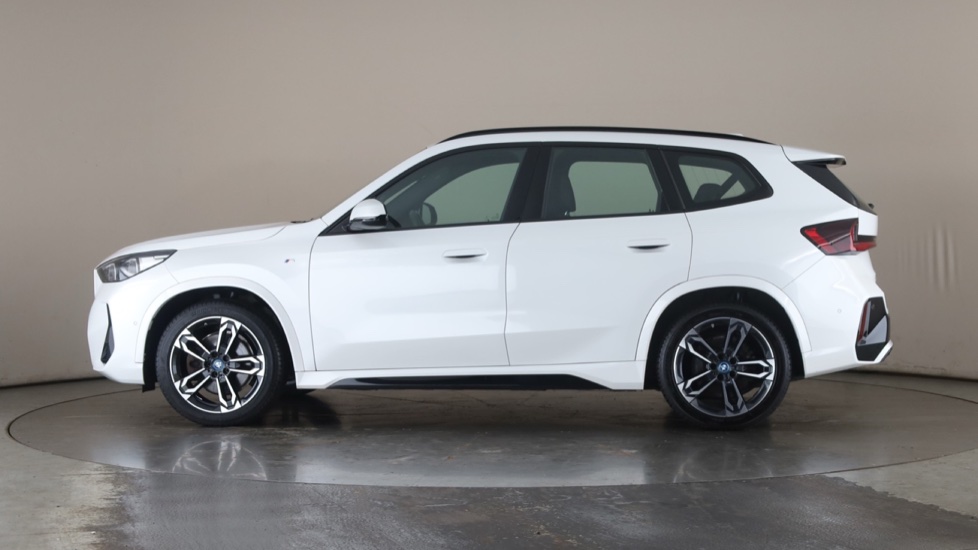 BMW iX1 Image 2