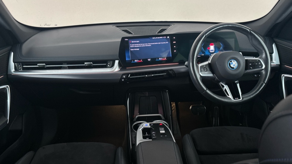 BMW iX1 Image 11