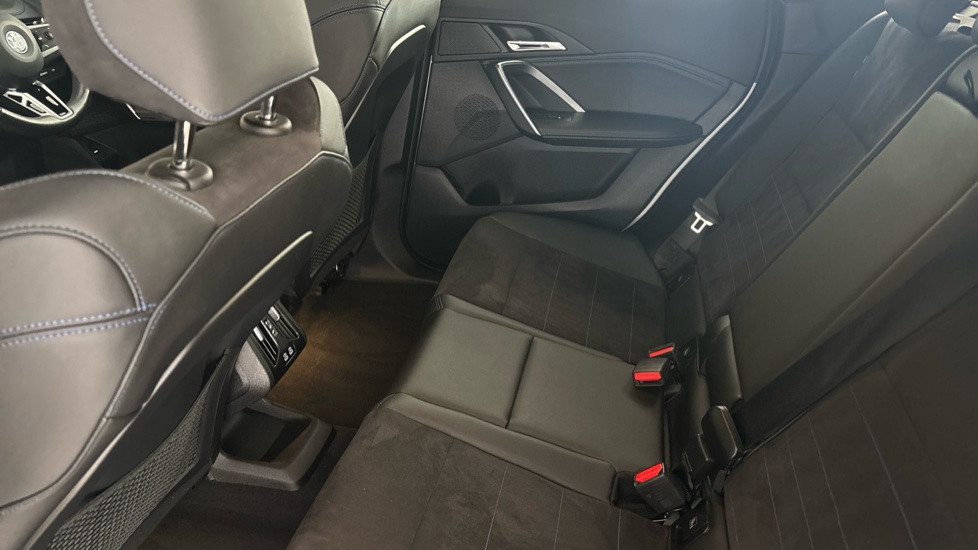 BMW iX1 Image 14