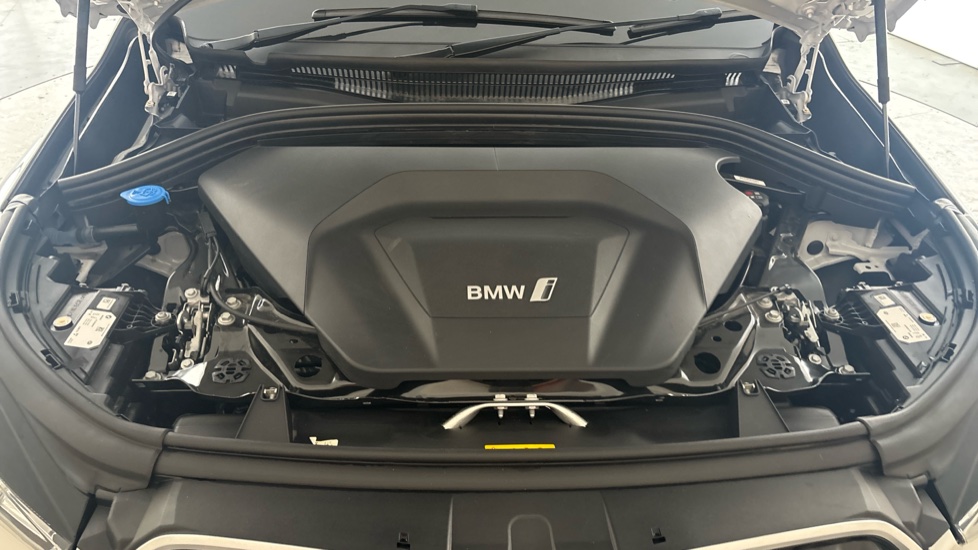 BMW iX1 Image 16