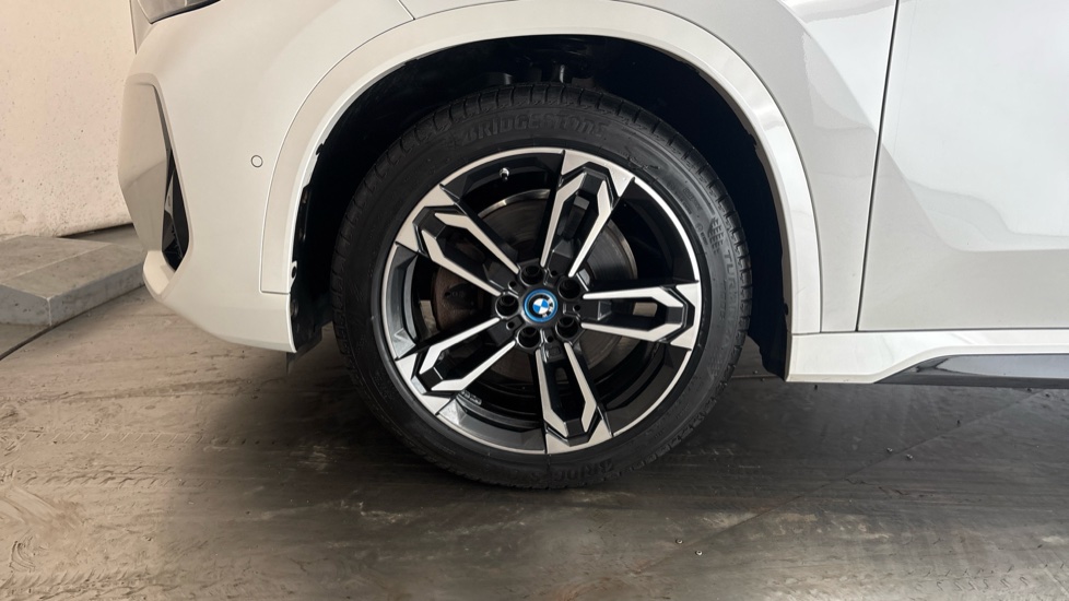 BMW iX1 Image 17