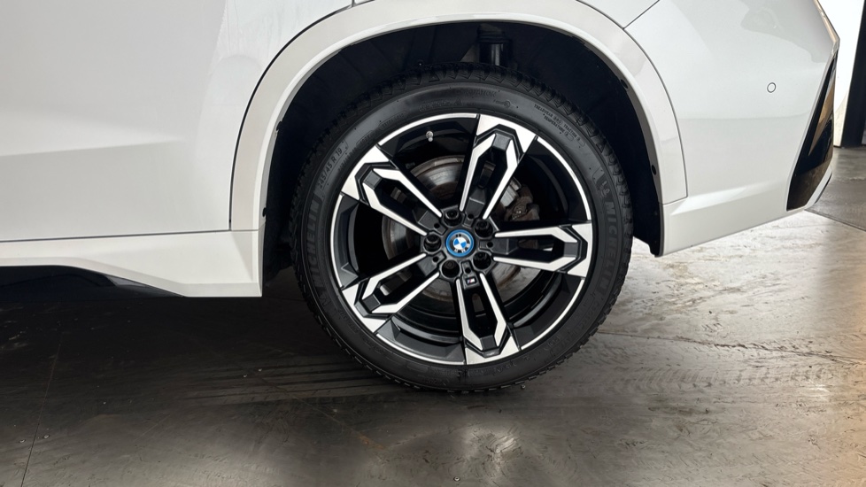 BMW iX1 Image 18