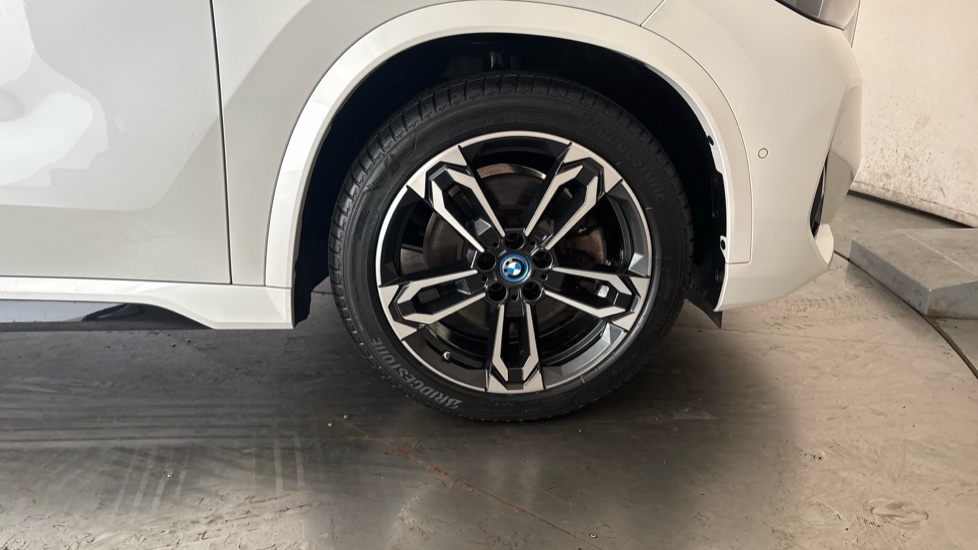 BMW iX1 Image 20