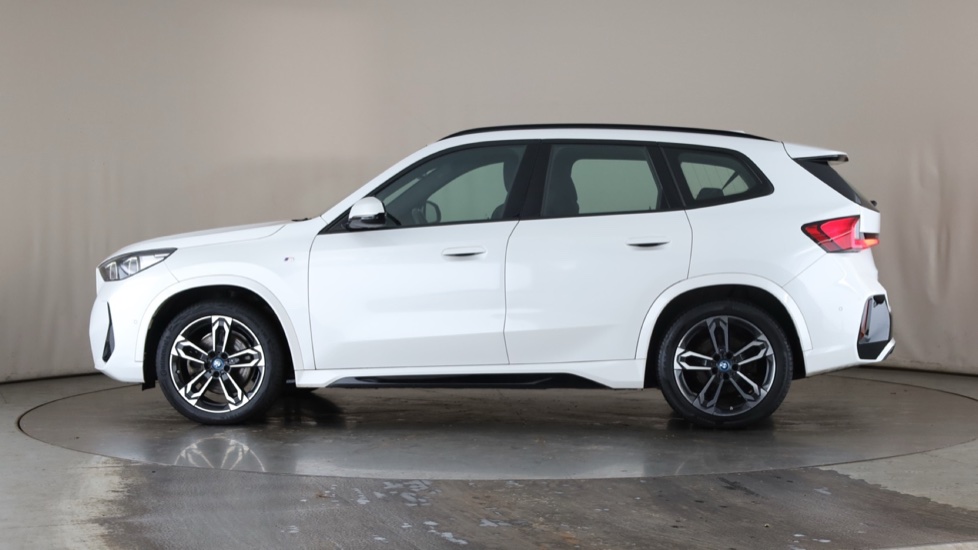 BMW iX1 Image 2