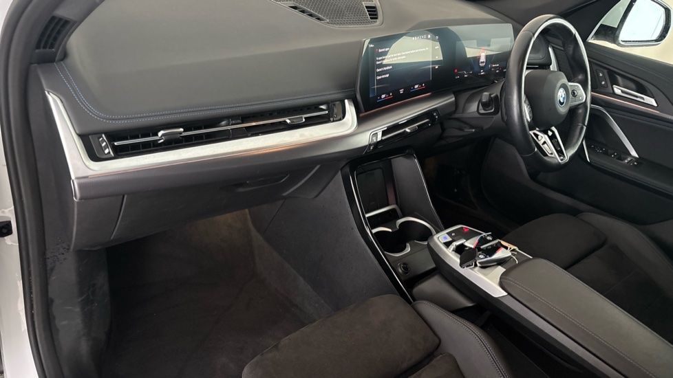 BMW iX1 Image 10