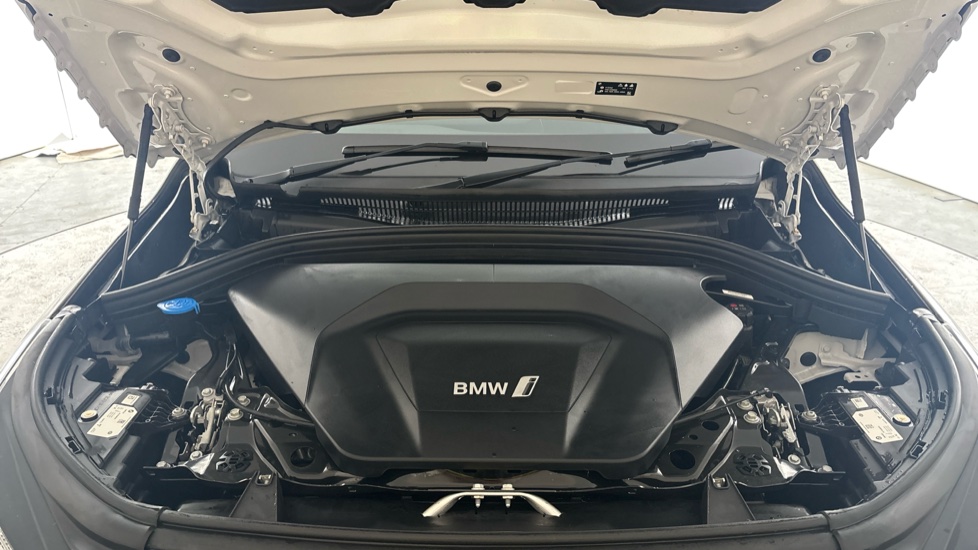 BMW iX1 Image 16