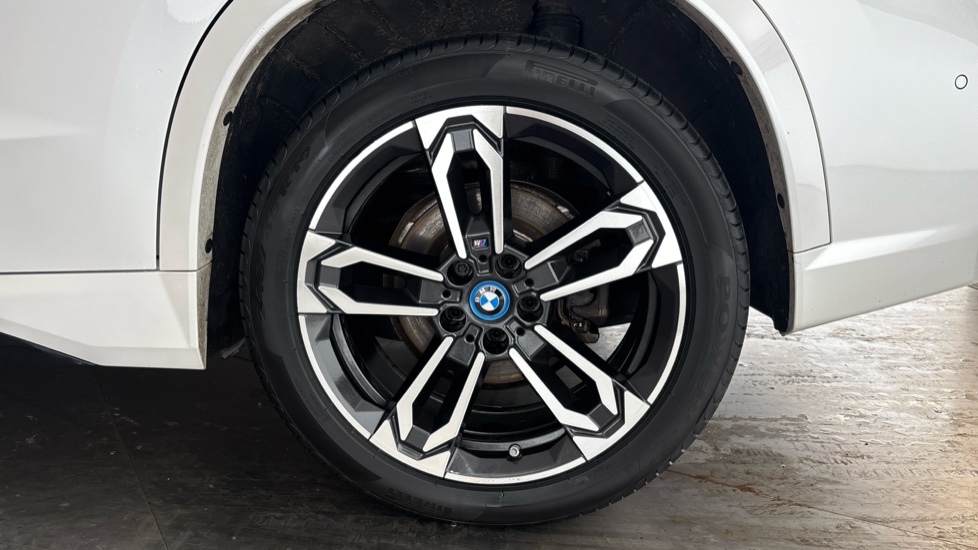 BMW iX1 Image 18