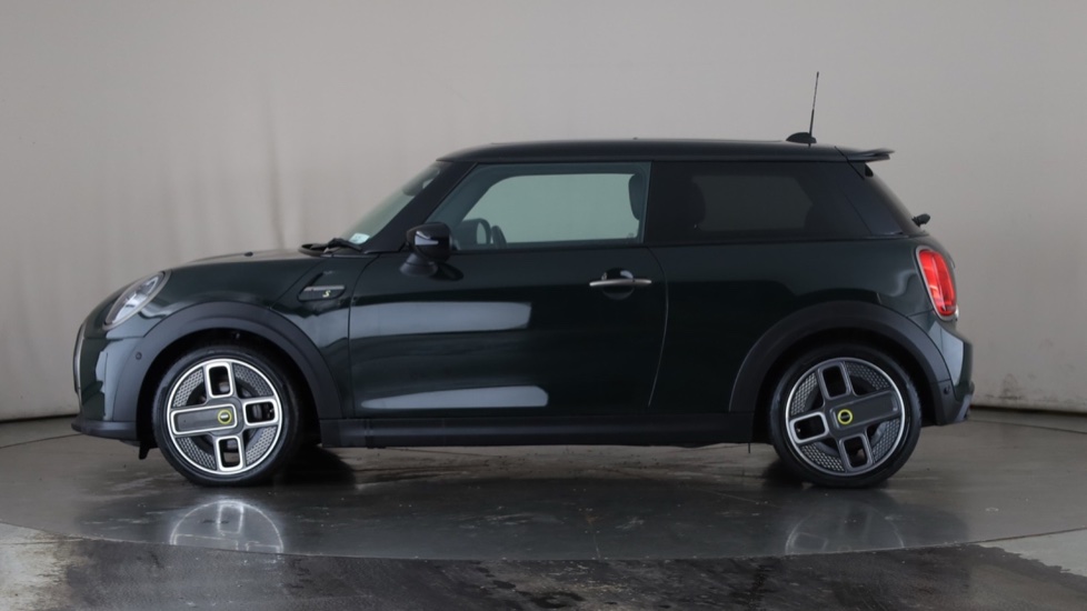 MINI HATCHBACK Image 2
