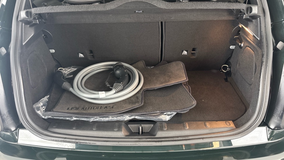 MINI HATCHBACK Image 15