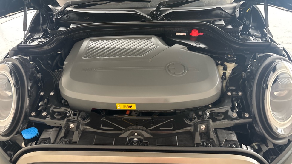 MINI HATCHBACK Image 16