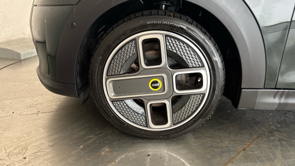 MINI HATCHBACK Image 17