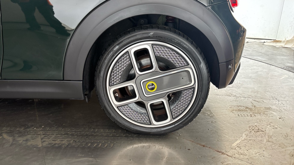 MINI HATCHBACK Image 18
