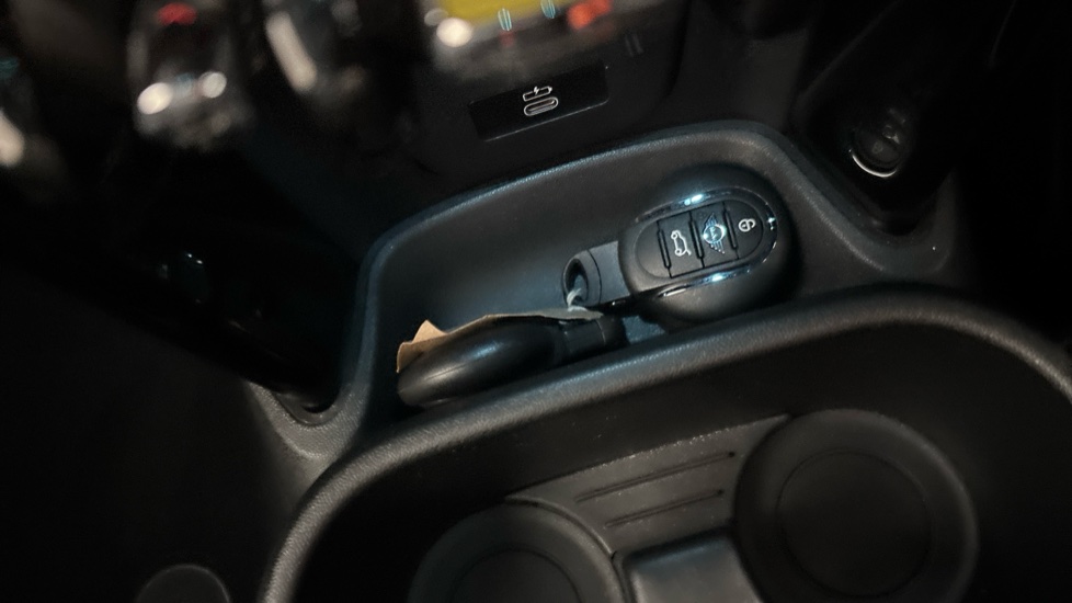 MINI HATCHBACK 2 keys