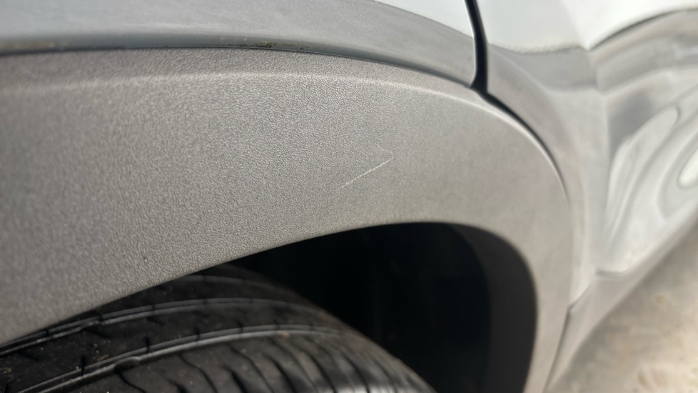 VOLVO C40 Scratch