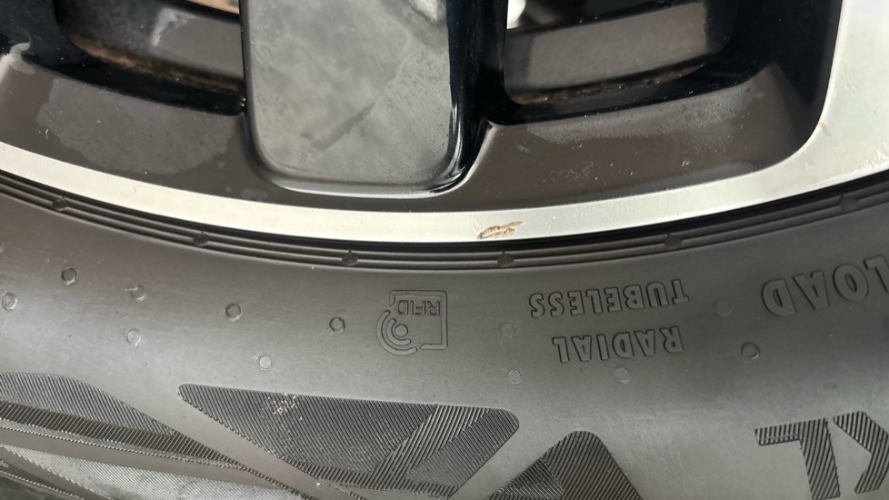VOLVO C40 Scuff