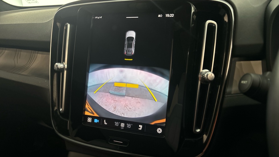 VOLVO C40 reverse camera