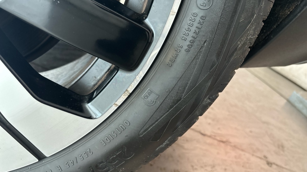 VOLVO XC40 Scuff