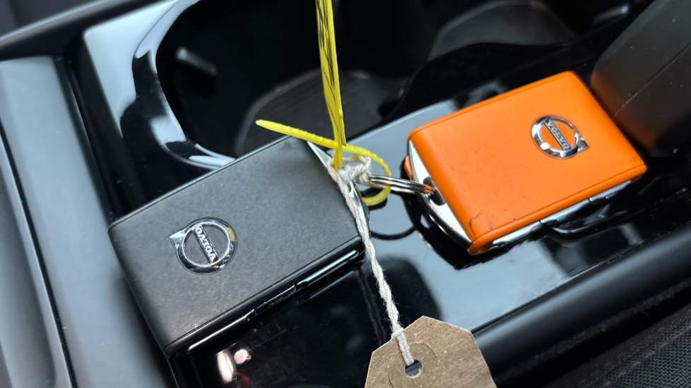 VOLVO XC40 2 keys