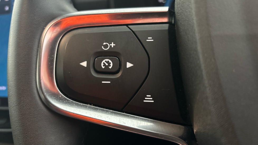 VOLVO XC40 cruise control