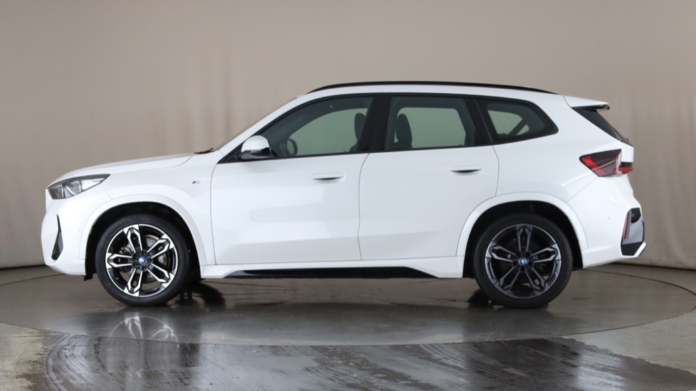 BMW iX1 Image 2