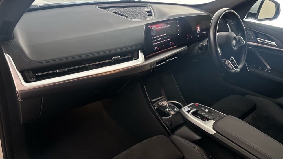 BMW iX1 Image 10