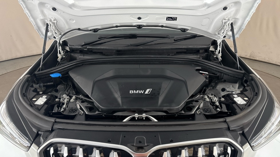 BMW iX1 Image 16