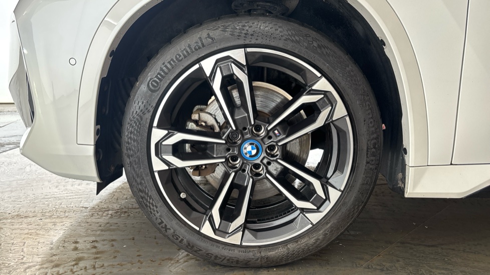 BMW iX1 Image 17