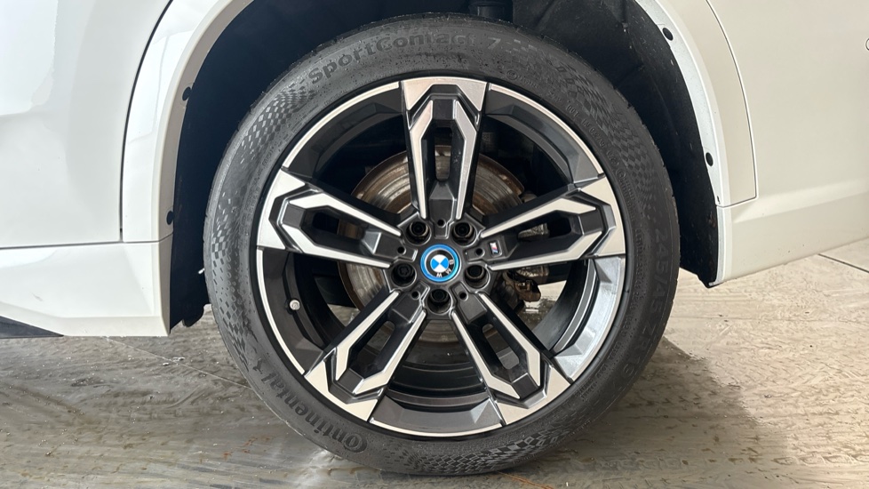 BMW iX1 Image 18