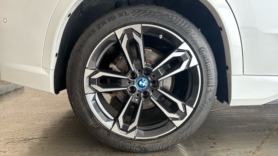 BMW iX1 Image 19