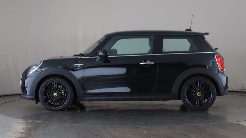 MINI HATCHBACK Image 2