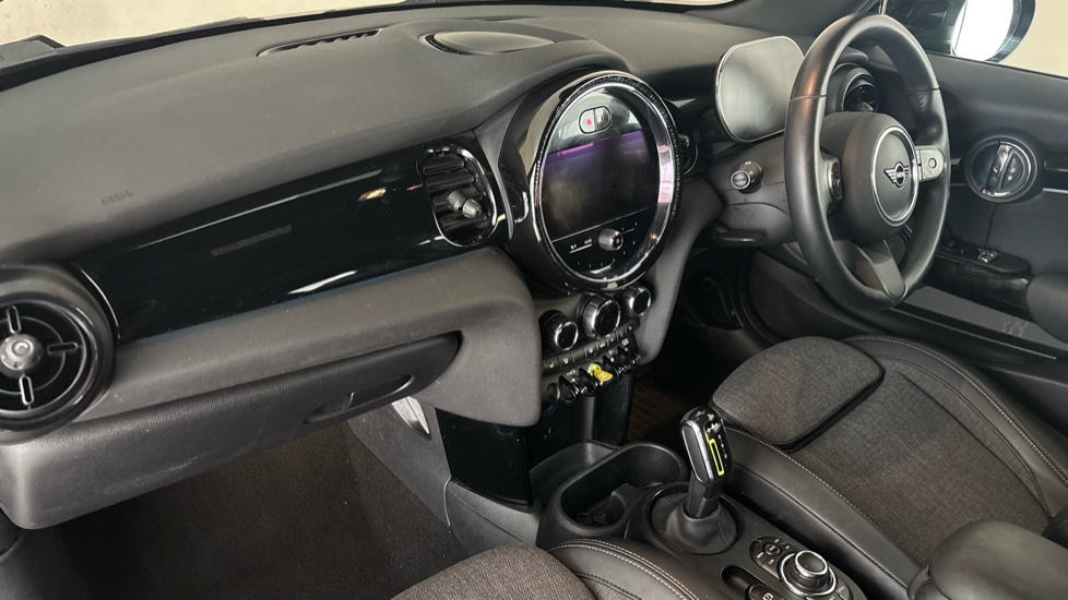 MINI HATCHBACK Image 10
