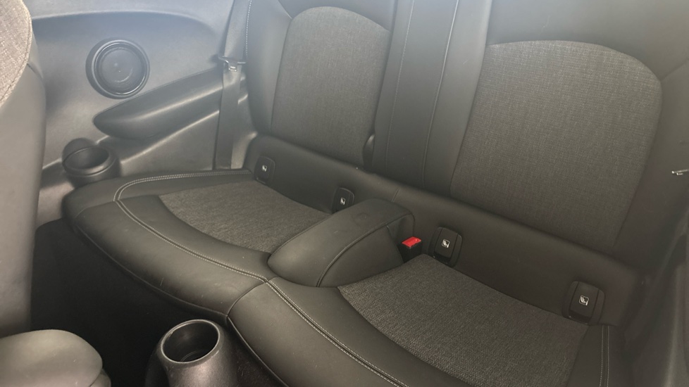 MINI HATCHBACK Image 14